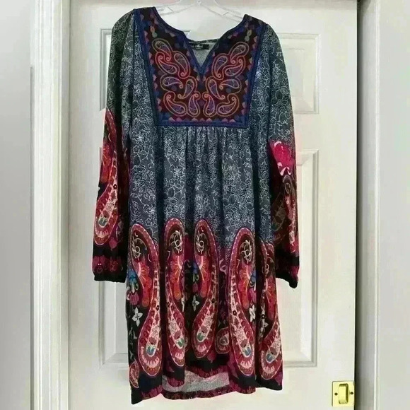 White Mark Tunic shift dress‎ Size L.
Embroidered Soft Fabric Multi
Colored Boho - Picture 1 of 10